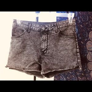 H&M black/grey acid wash high waisted shorts